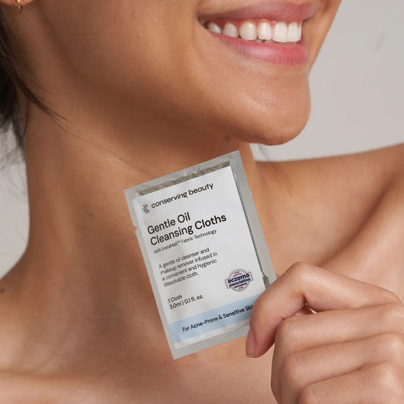 Gentle Oil Cleansing Cloths image 4